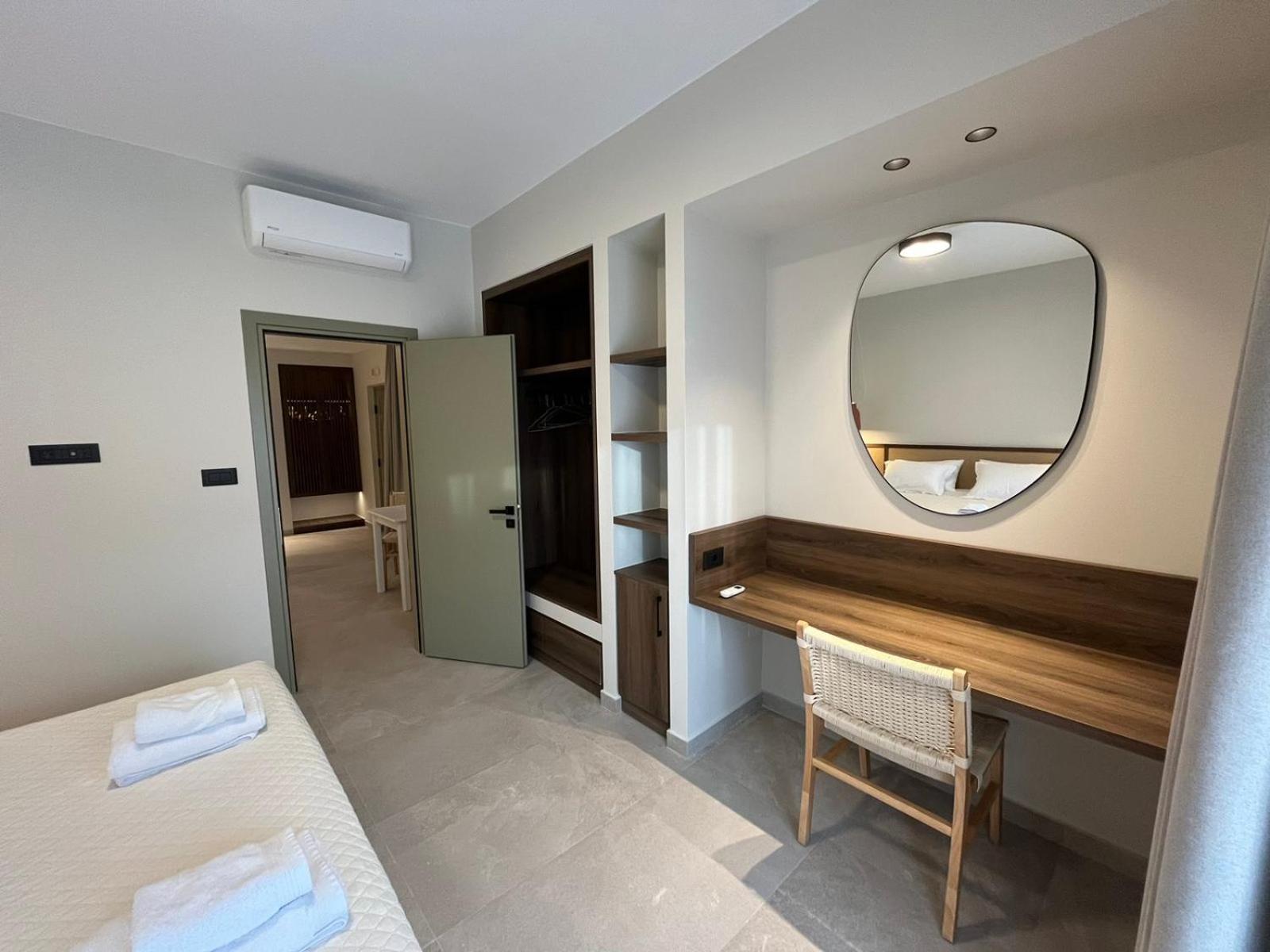 Mediterranean Sea Top Floor Palaiochora Bagian luar foto
