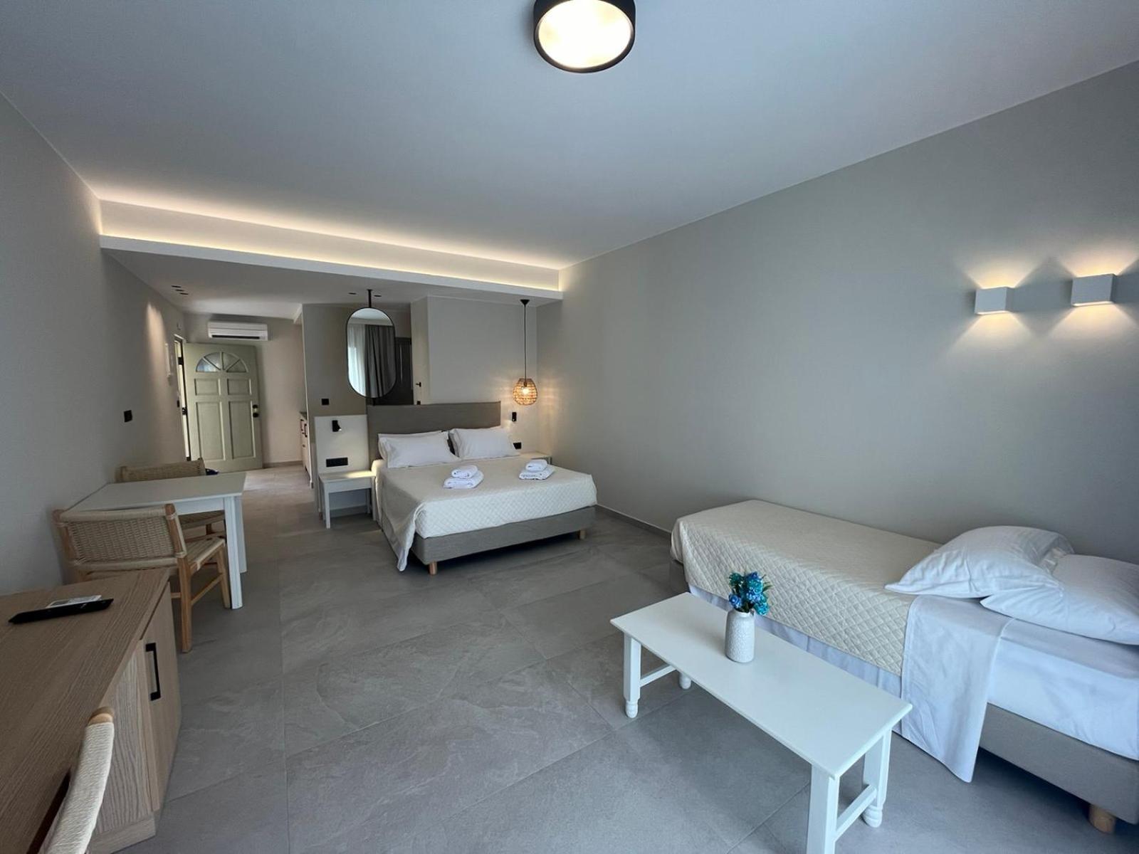 Mediterranean Sea Top Floor Palaiochora Bagian luar foto