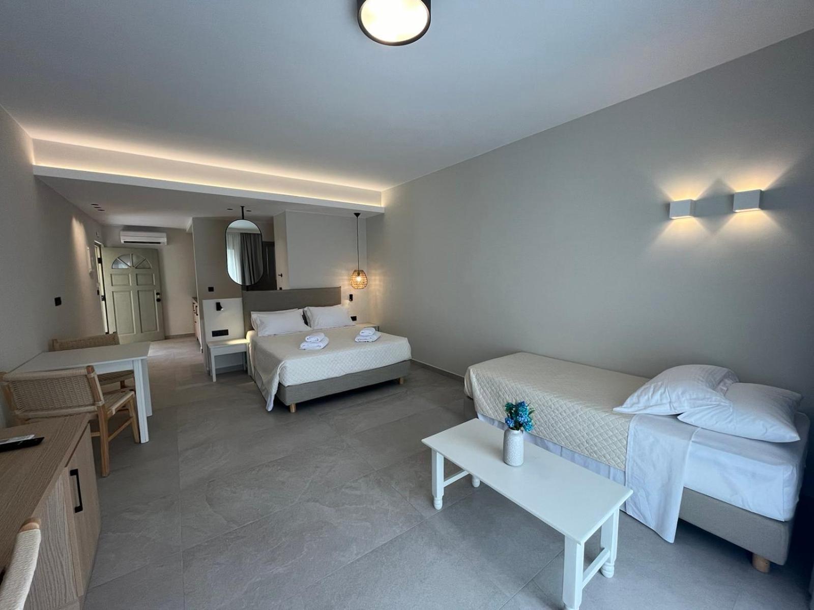 Mediterranean Sea Top Floor Palaiochora Bagian luar foto