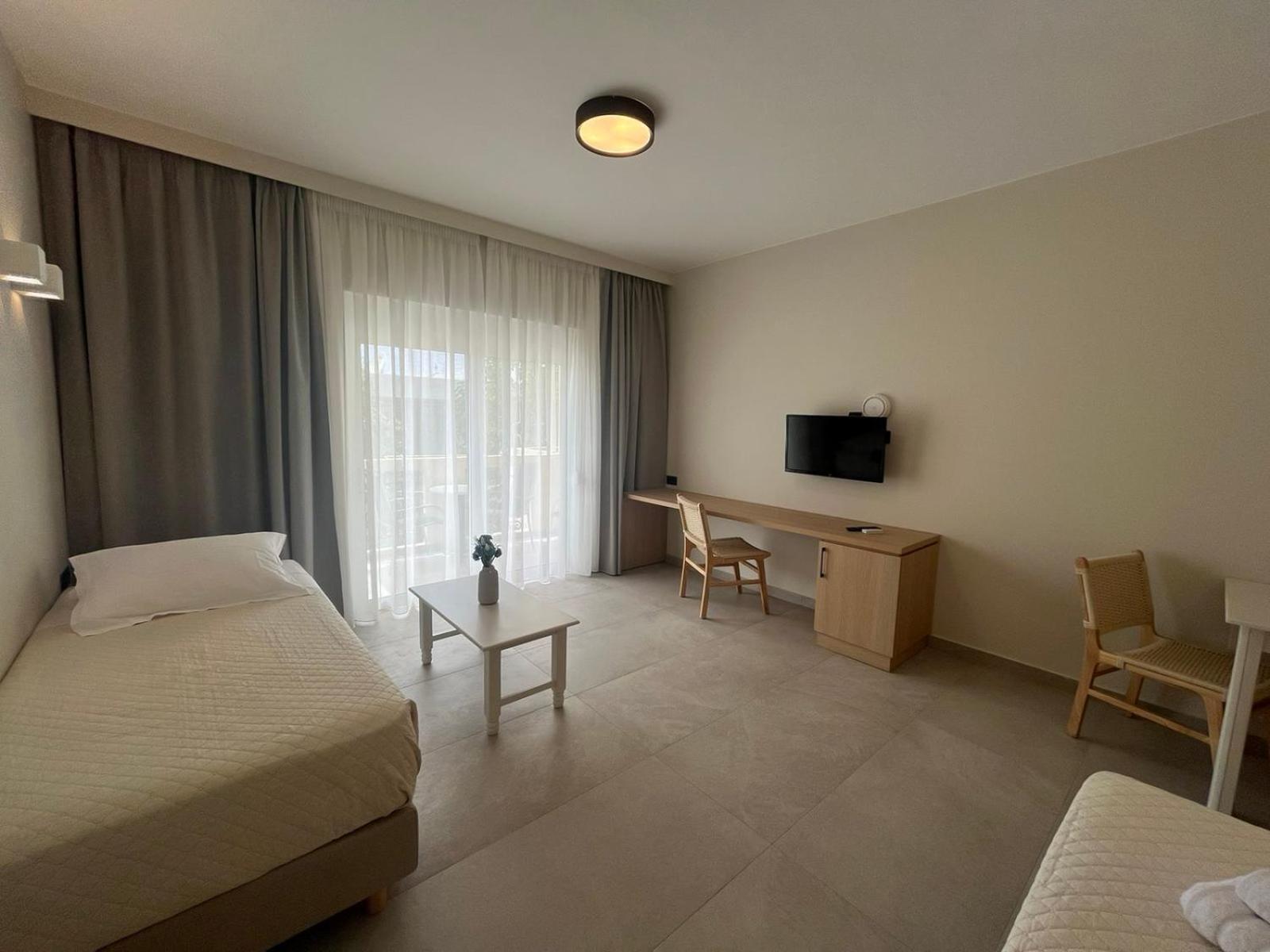 Mediterranean Sea Top Floor Palaiochora Bagian luar foto
