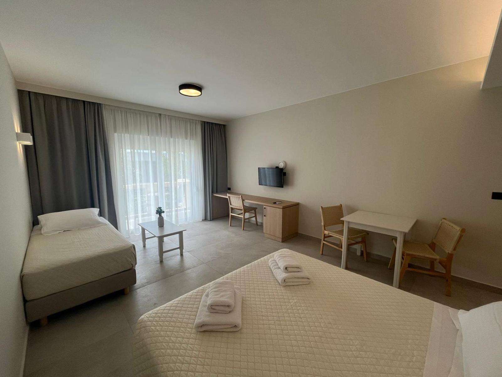 Mediterranean Sea Top Floor Palaiochora Bagian luar foto