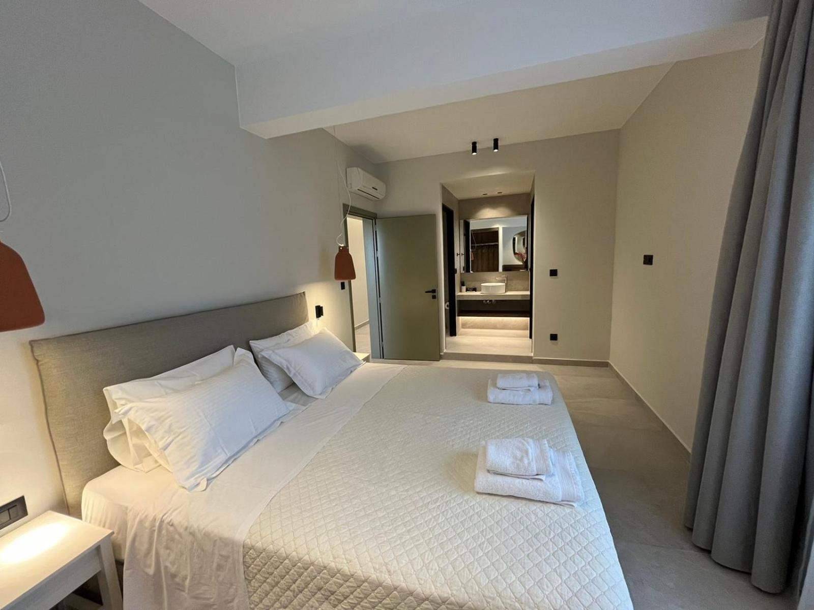 Mediterranean Sea Top Floor Palaiochora Bagian luar foto