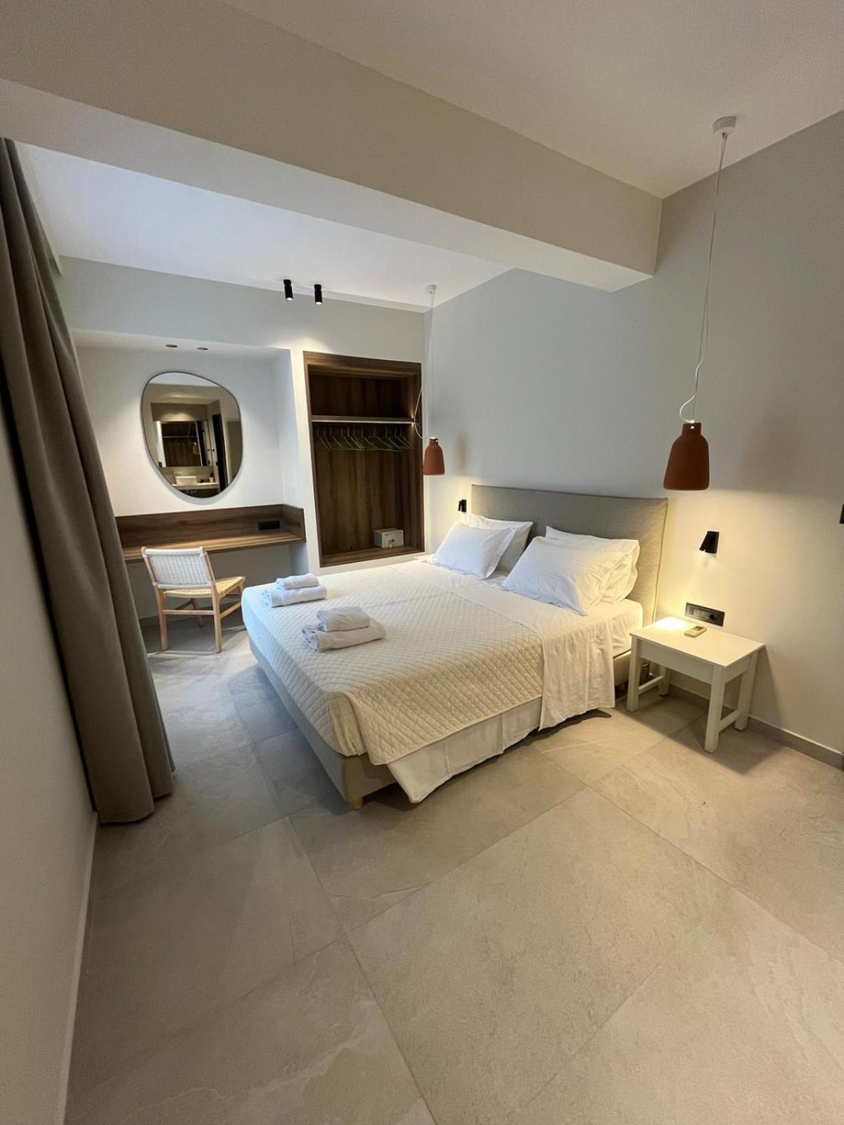 Mediterranean Sea Top Floor Palaiochora Bagian luar foto