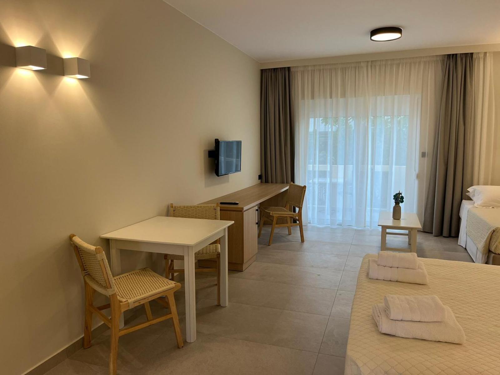 Mediterranean Sea Top Floor Palaiochora Bagian luar foto