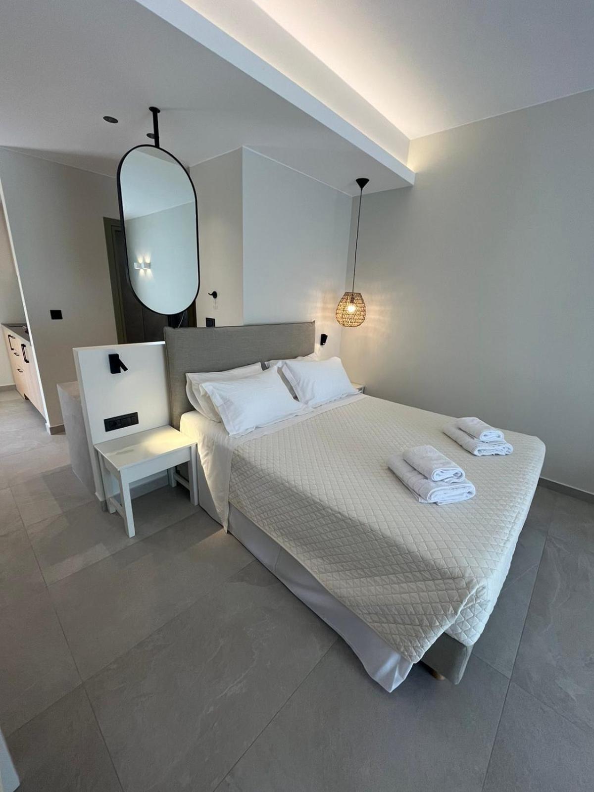 Mediterranean Sea Top Floor Palaiochora Bagian luar foto