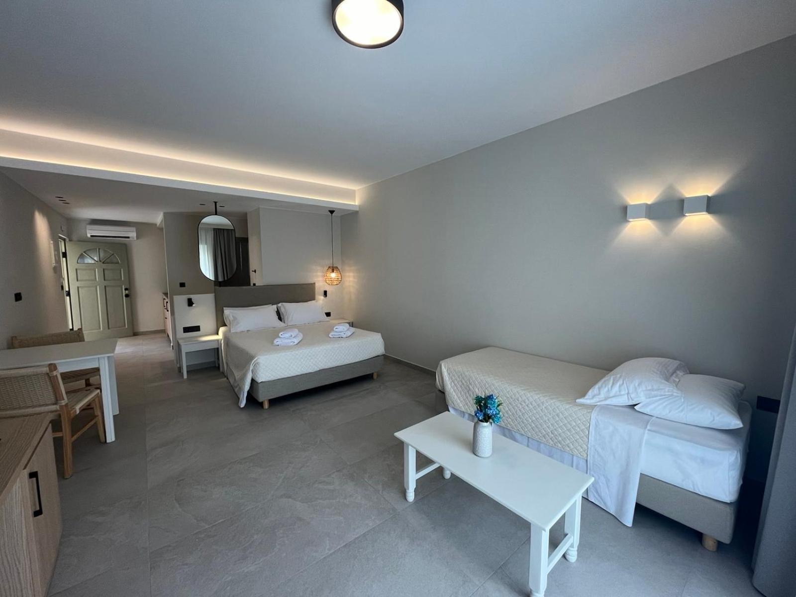 Mediterranean Sea Top Floor Palaiochora Bagian luar foto